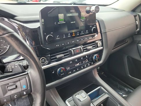 Used 2022 Nissan Pathfinder SL FWD image 24