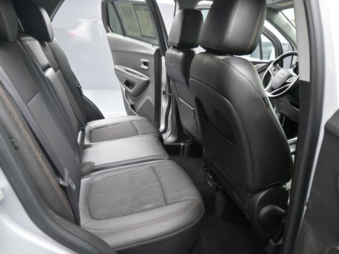 Used 2019 Chevrolet Trax LT w/ LT Convenience Package image 17