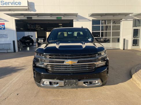 Used 2019 Chevrolet Silverado 1500 High Country w/ Technology Package image 2