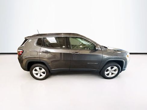 Used 2019 Jeep Compass Latitude w/ Popular Equipment Group AWD/4WD image 5