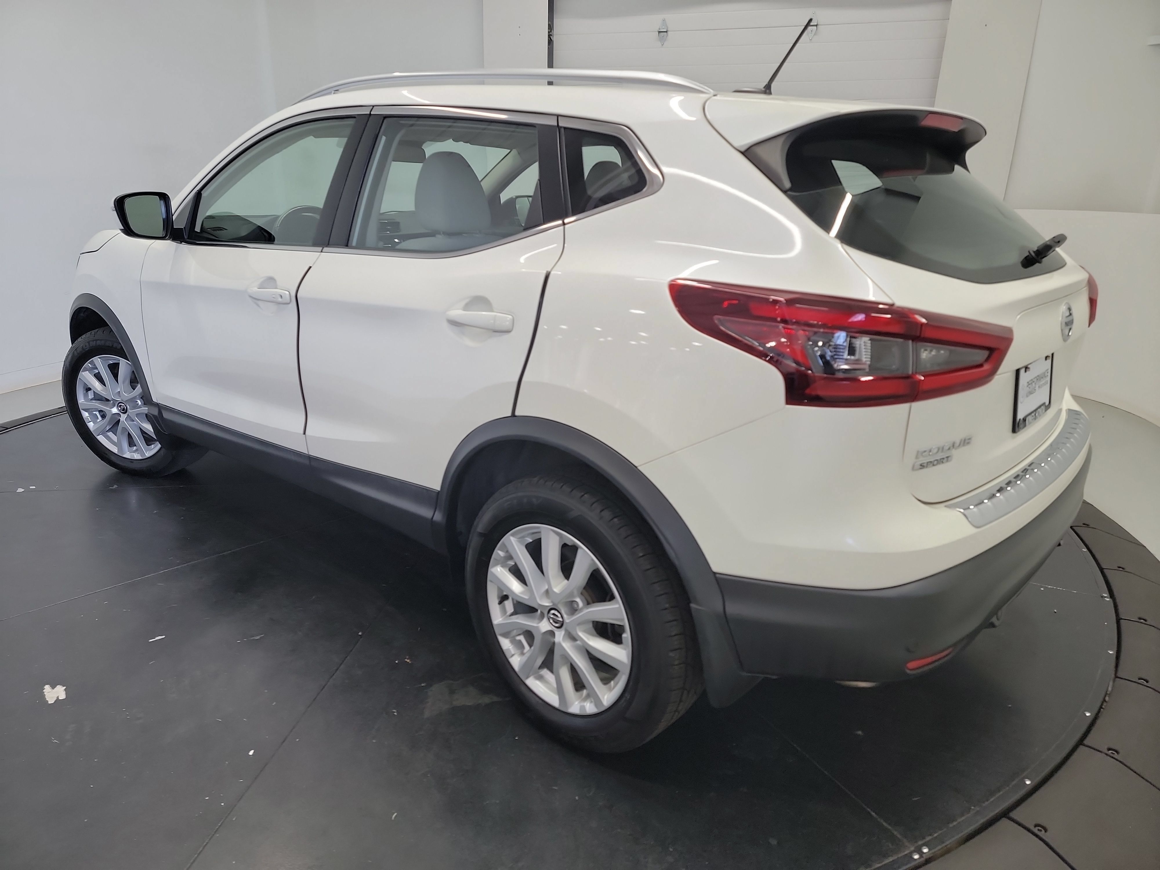 Used 2020 Nissan Rogue Sport SV w/ All-Weather Package FWD image 6
