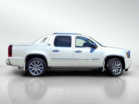 Used 2013 Chevrolet Avalanche LTZ image 3