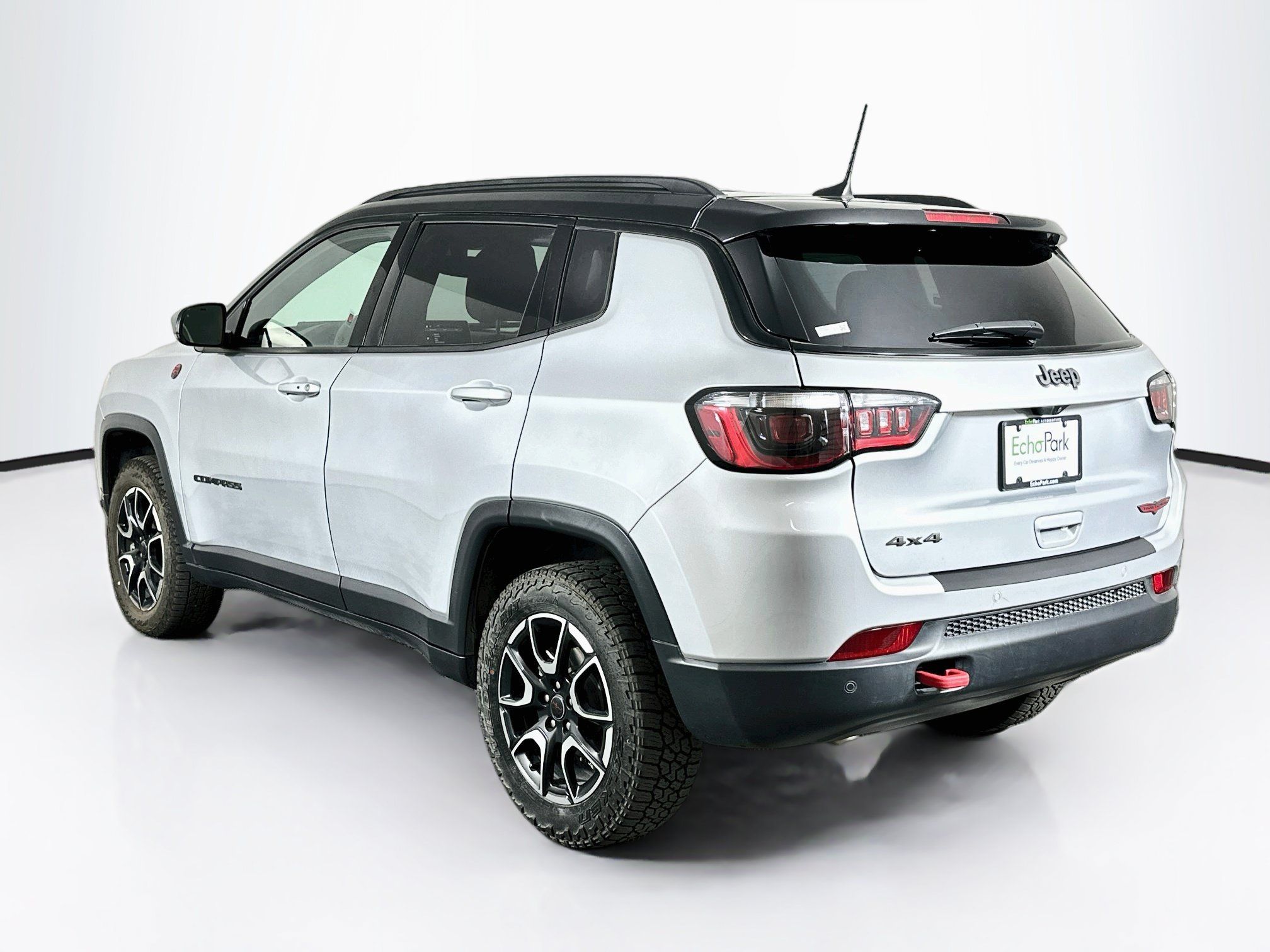 Used 2025 Jeep Compass Trailhawk AWD/4WD image 5