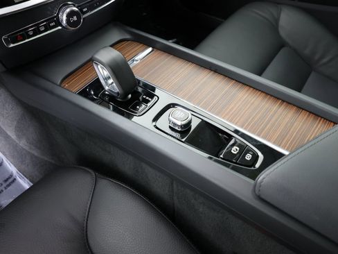 Used 2025 Volvo V60 B5 Cross Country Plus image 25