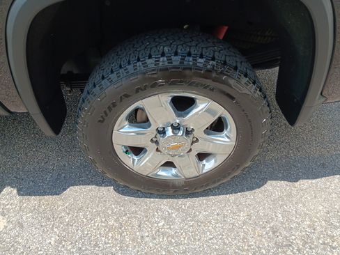 Used 2023 Chevrolet Silverado 2500 LTZ w/ LTZ Convenience Package AWD/4WD image 5