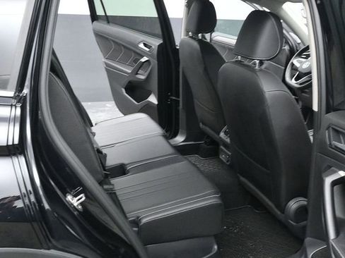 Used 2022 Volkswagen Tiguan SE image 11