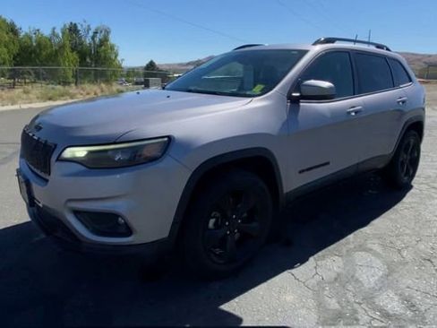 Used 2021 Jeep Cherokee Latitude Plus AWD/4WD image 4