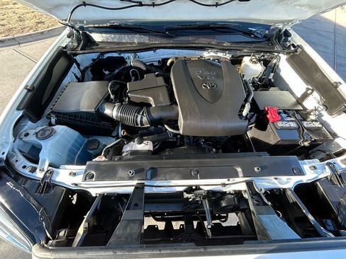 Used 2023 Toyota Tacoma TRD Off-Road w/ Technology Package image 35