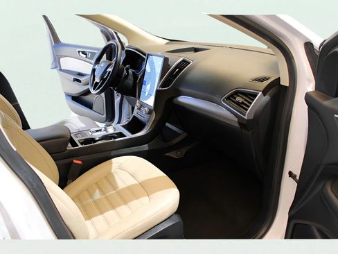 Used 2021 Ford Edge SEL image 17