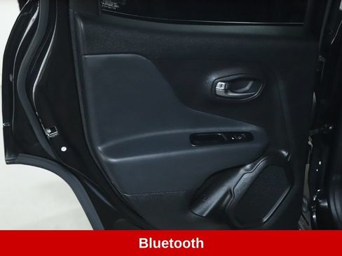 Used 2022 Jeep Renegade Latitude w/ Convenience Group AWD/4WD image 14
