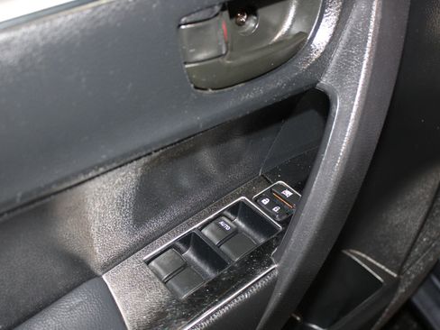 Used 2015 Toyota Corolla L FWD image 9