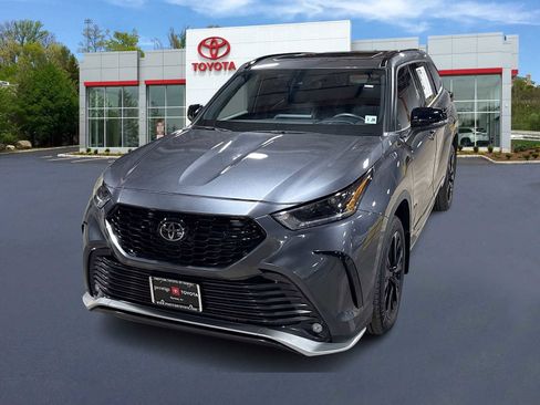 Used 2023 Toyota Highlander XSE image 1