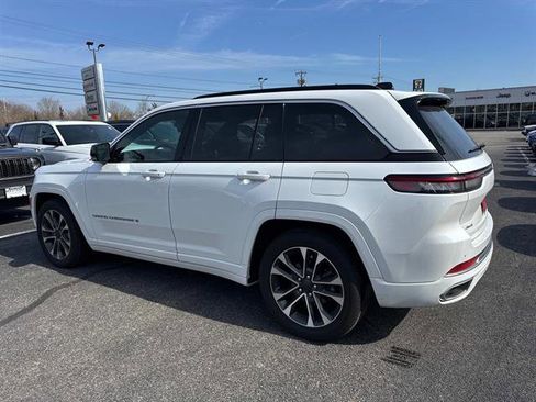 Certified 2025 Jeep Grand Cherokee Overland w/ Luxury Tech Group IV image 4