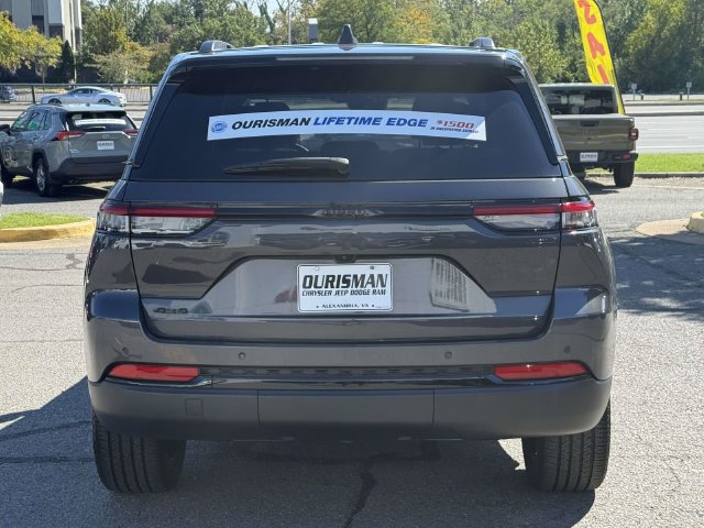 Used 2023 Jeep Grand Cherokee Altitude AWD/4WD image 4