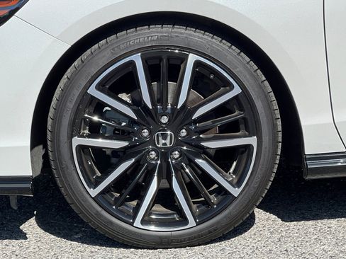 Used 2024 Honda Accord Touring image 11