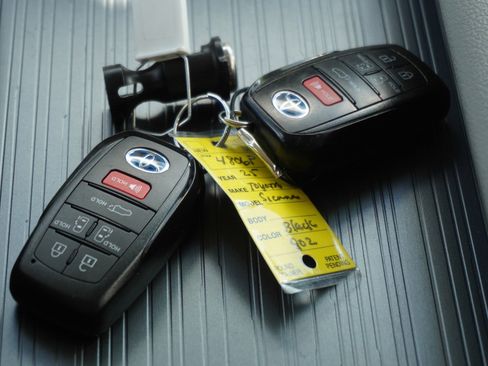 Used 2025 Toyota Sienna XLE image 18