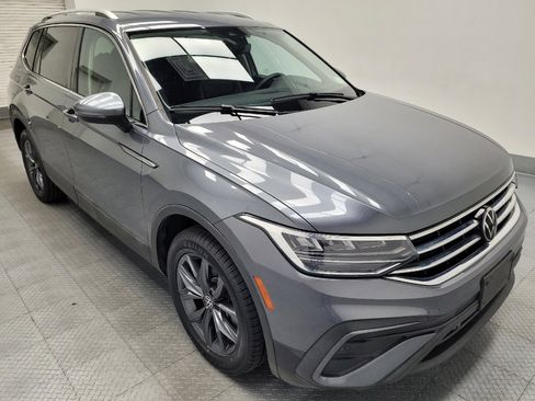 Used 2022 Volkswagen Tiguan SE FWD image 11
