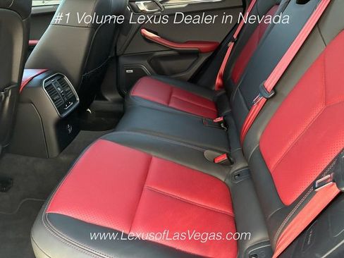 Used 2022 Porsche Macan AWD/4WD image 5