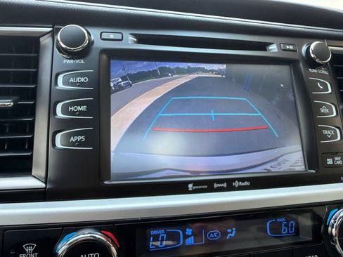Used 2019 Toyota Highlander XLE AWD/4WD image 20