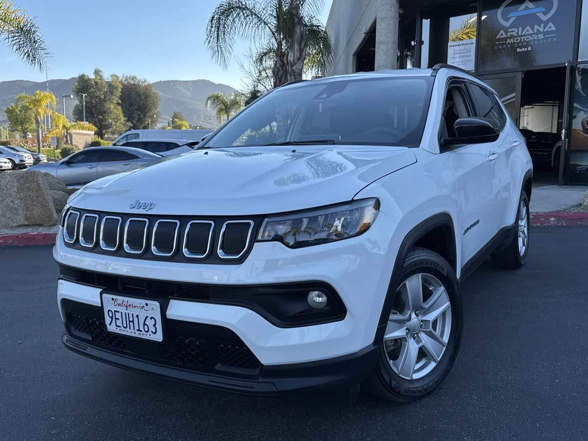 Used 2022 Jeep Compass Latitude FWD image 2