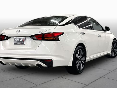 Used 2019 Nissan Altima 2.5 SV FWD image 12