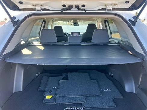Used 2024 Toyota RAV4 XLE AWD/4WD image 46
