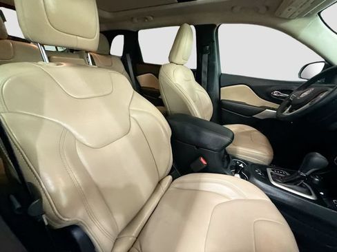 Used 2017 Jeep Cherokee Limited AWD/4WD image 26