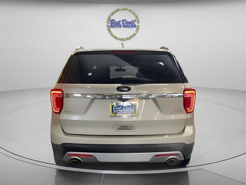 Used 2017 Ford Explorer XLT w/ Equipment Group 202A AWD/4WD image 4