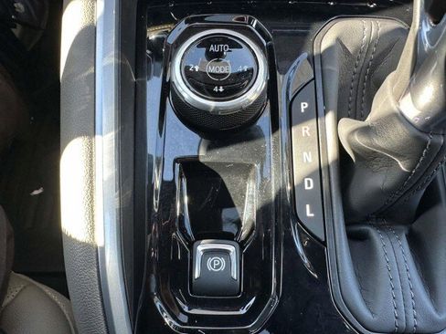 Used 2025 Chevrolet Colorado ZR2 w/ Midnight Edition image 23