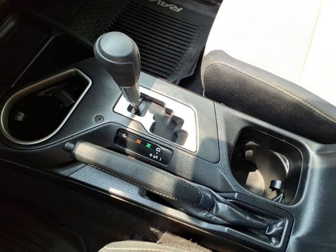 Used 2018 Toyota RAV4 XLE AWD/4WD image 14