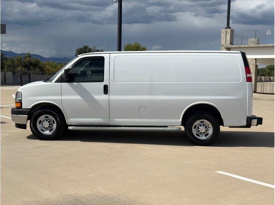 Used 2018 Chevrolet Express 2500 w/ Driver Convenience Package RWD image 4