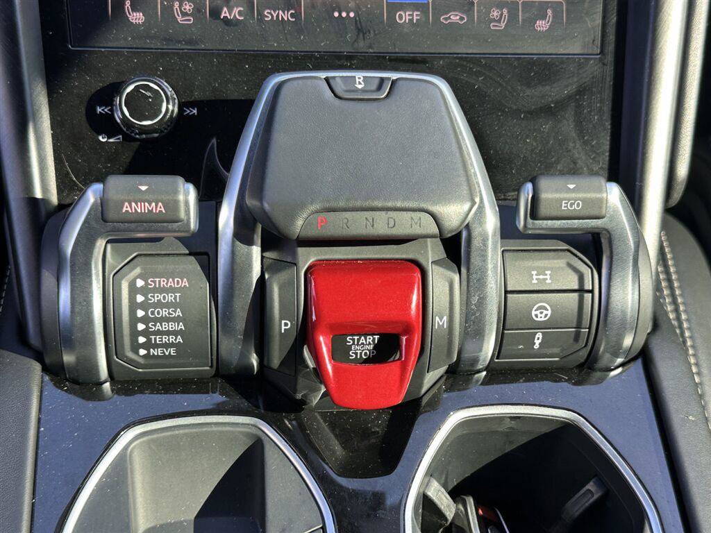 Used 2021 Lamborghini Urus AWD/4WD image 33