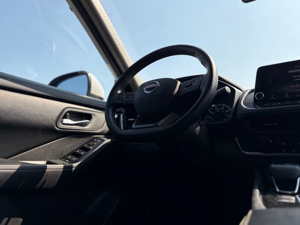 Used 2025 Nissan Rogue SV AWD/4WD image 38