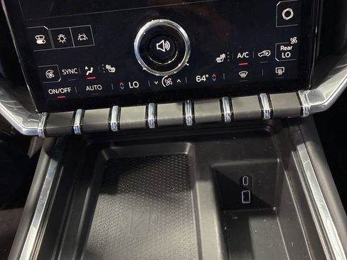 Used 2025 GMC Acadia Elevation image 24