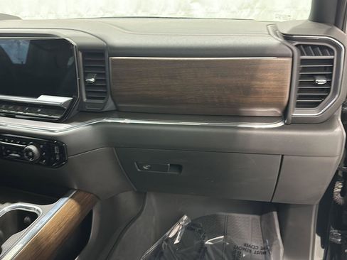 Used 2023 Chevrolet Silverado 1500 High Country w/ High Country Premium Package AWD/4WD image 28