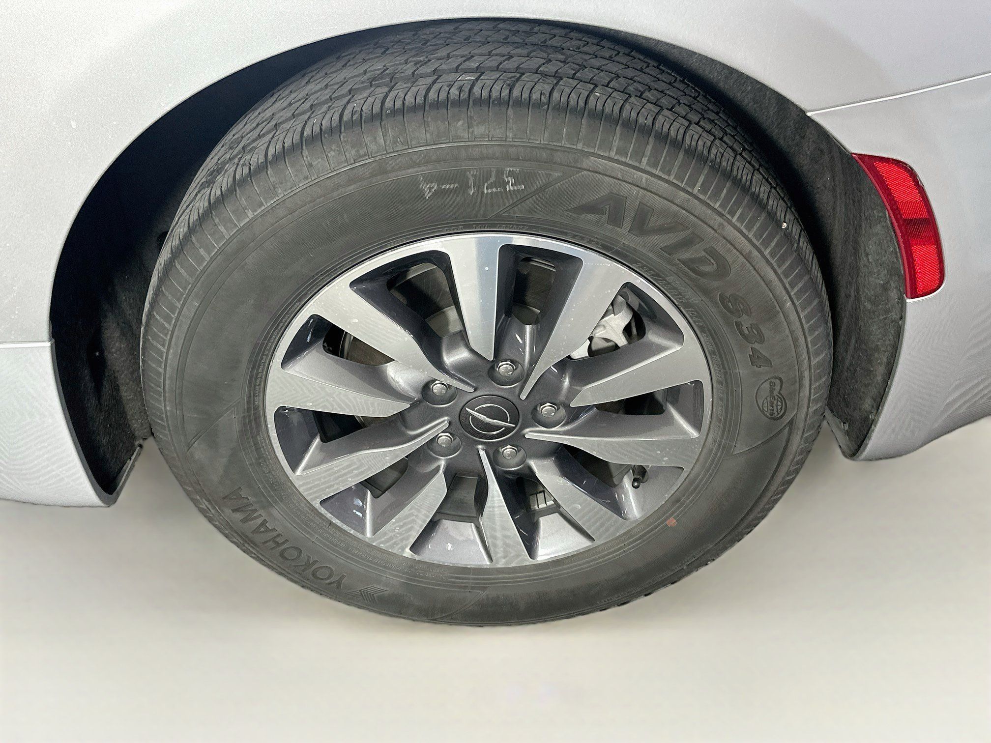 Used 2024 Chrysler Pacifica Limited FWD image 11