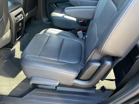 Used 2023 Chevrolet Traverse LT image 44