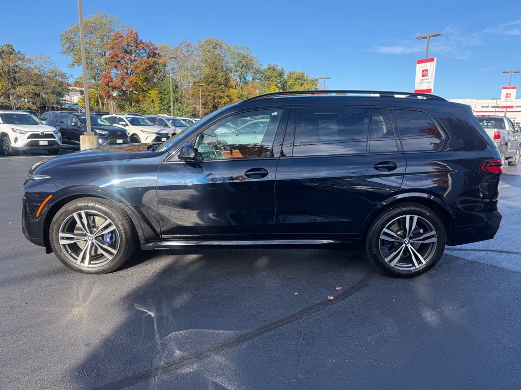 Used 2024 BMW X7 xDrive40i w/ M Sport Package AWD/4WD image 3