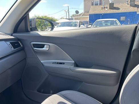 Used 2019 Kia Niro FE FWD image 12