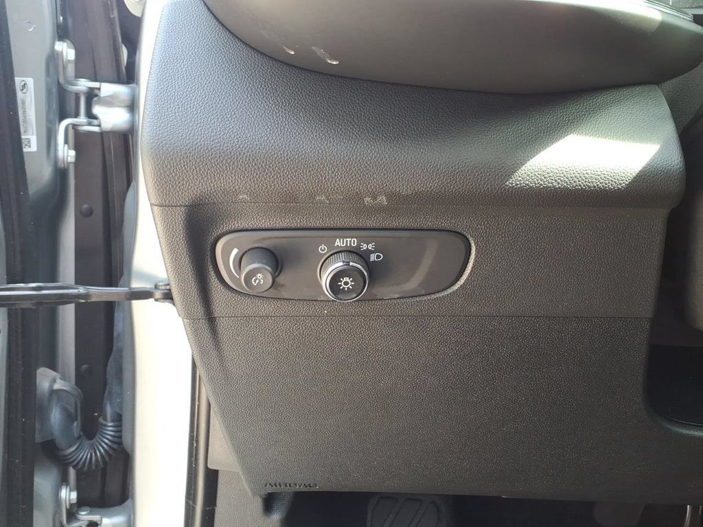 Used 2023 Buick Envision Essence AWD/4WD image 15