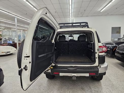 Used 2013 Toyota FJ Cruiser 4WD w/ Upgrade Pkg image 37