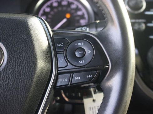 Used 2018 Toyota Camry L image 17