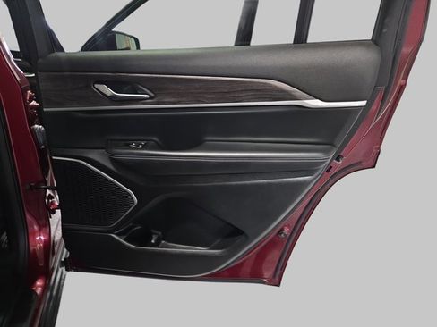 Used 2022 Jeep Grand Cherokee L Limited image 13