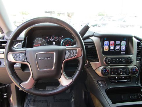Used 2017 GMC Yukon Denali AWD/4WD image 18