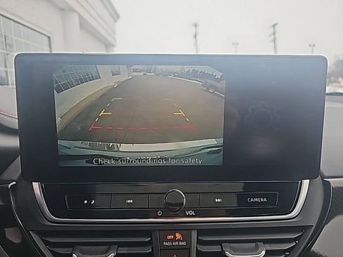 Used 2023 Nissan Altima 2.5 SR w/ SR Premium Package image 17