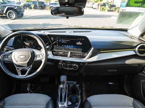 Used 2025 Chevrolet Trax LT w/ Driver Confidence Package FWD image 11