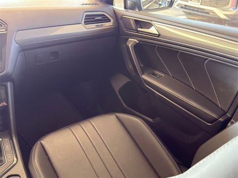 Used 2024 Volkswagen Tiguan SE R-Line image 23