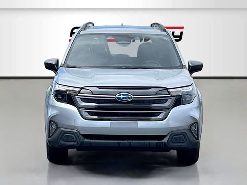Used 2025 Subaru Forester Premium w/ Convenience Package #2 AWD/4WD image 2