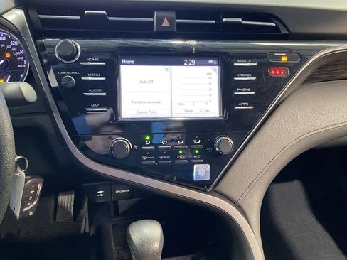Used 2019 Toyota Camry LE image 14
