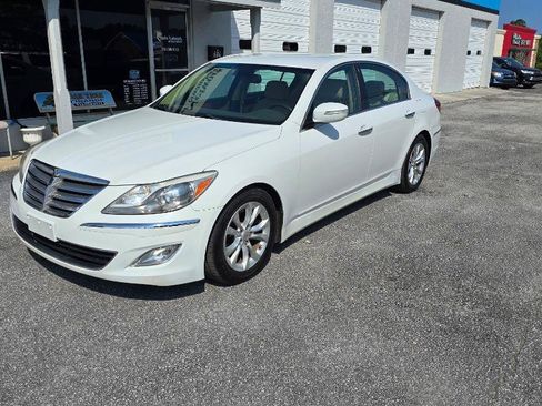 Used 2013 Hyundai Genesis 3.8 RWD image 2
